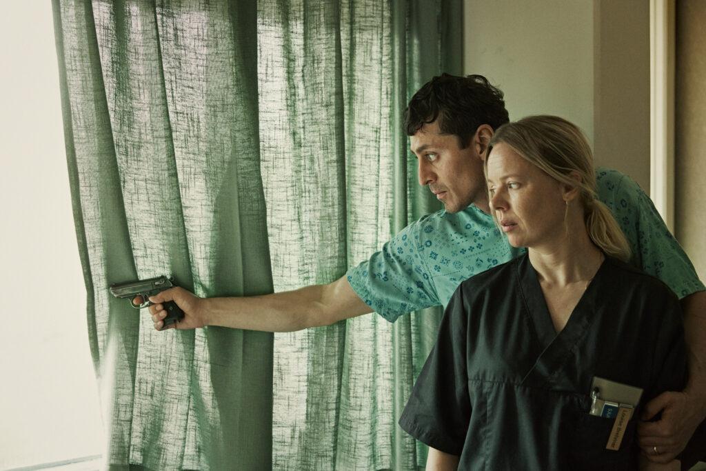 Eineinhalb Tage (v.l.n.r.) Alexej Manvelov als Lukas und Alma Pöysti als Louise in A Day And A Half. Cr. Mit freundlicher Genehmigung von Netflix © 2023