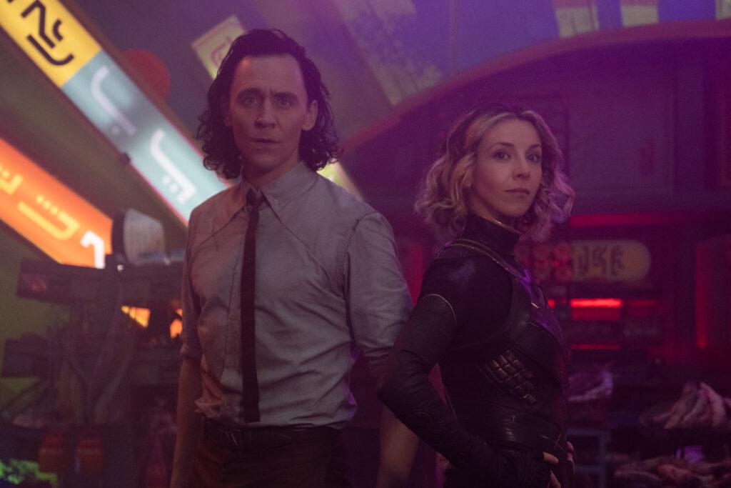 Loki Staffel 2: Loki (Tom Hiddleston) und Sophia Di Martino in Marvel Studios' LOKI, exklusiv auf Disney+. Foto von Chuck Zlotnick. ©Marvel Studios 2021. Alle Rechte vorbehalten.